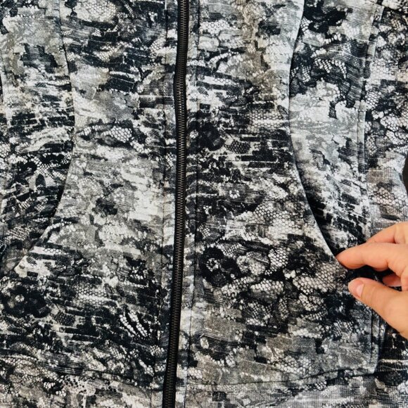 Lululemon Scuba Hoodie Light Cotton Fleece Masked Lace Starlight Black Size 8 - Picture 6 of 12